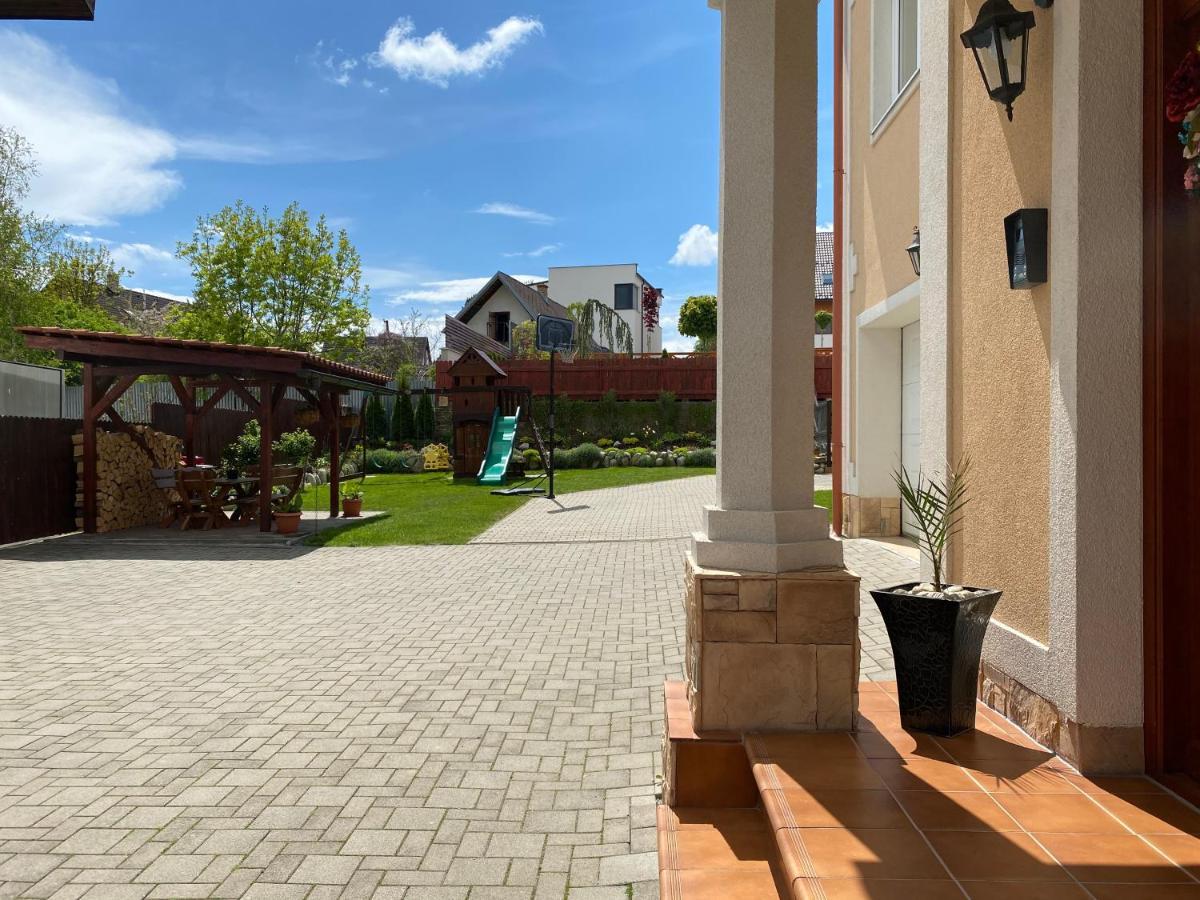 Villa Butterfly Nova Lesna Ngoại thất bức ảnh