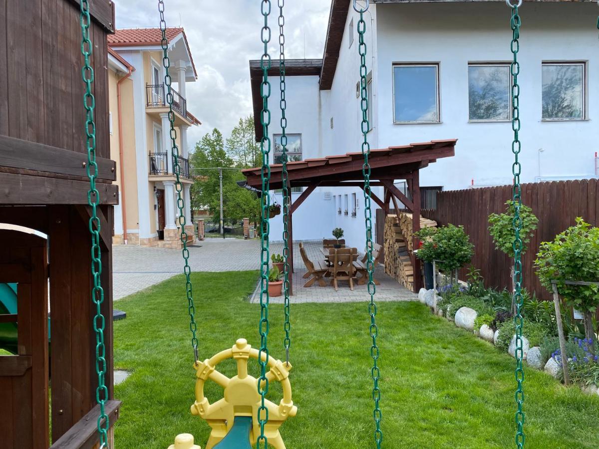 Villa Butterfly Nova Lesna Ngoại thất bức ảnh